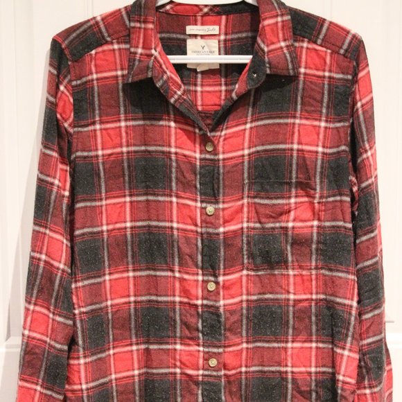2/$25 🏷 American Eagle Plaid Button Up Shirt Size Large Red & Black Plaid - Picture 4 of 5